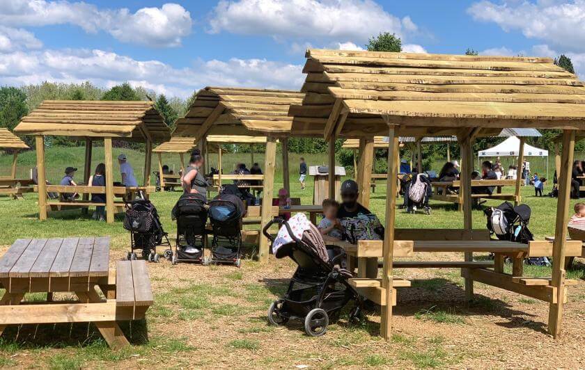 Pique-nique visages floutés