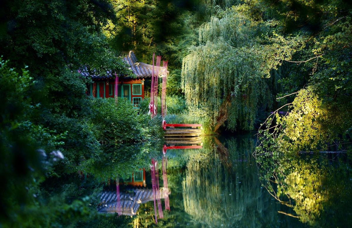 De Jardin du Moulin Jaune in Crécy-la-Chapelle, theatertuin met label Jardin Remarquable nabij Disneyland Paris