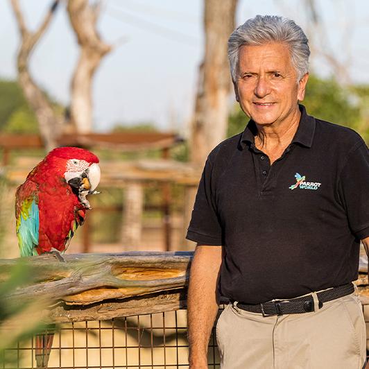 Eric Vignot, fondateur de Parrot World. Le parc animalier immersif proche de Paris - Décor Amérique du Sud