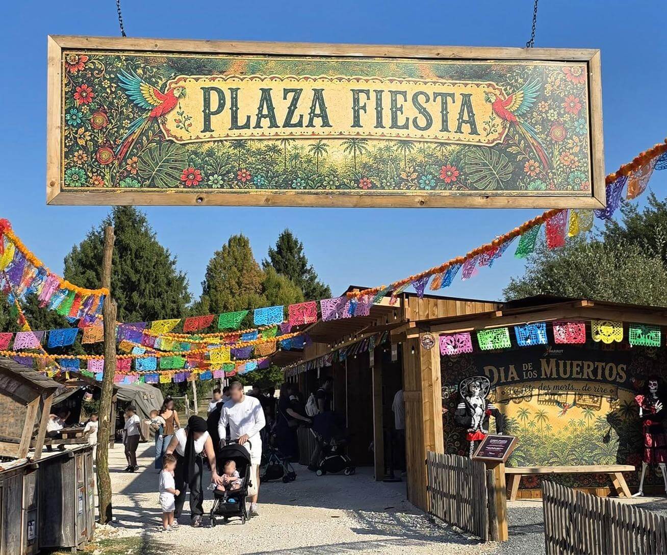 Nouvelle Zone Plaza FIesta à Parrot World - Parc animalier en Île-de-France